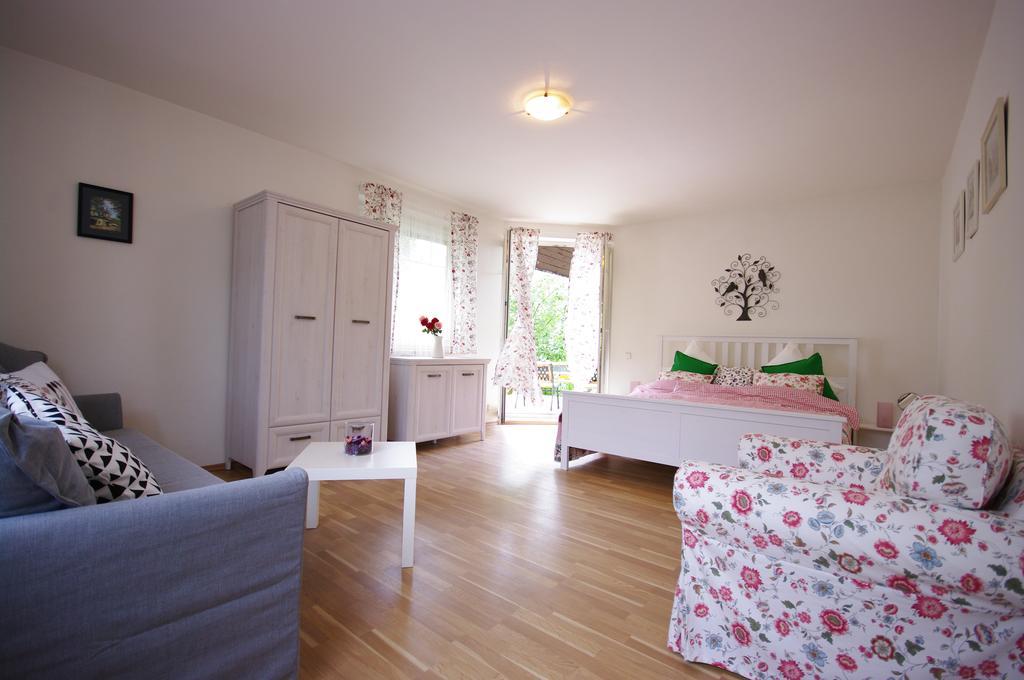 Cozy Gardens Apartments In Prague Exterior photo