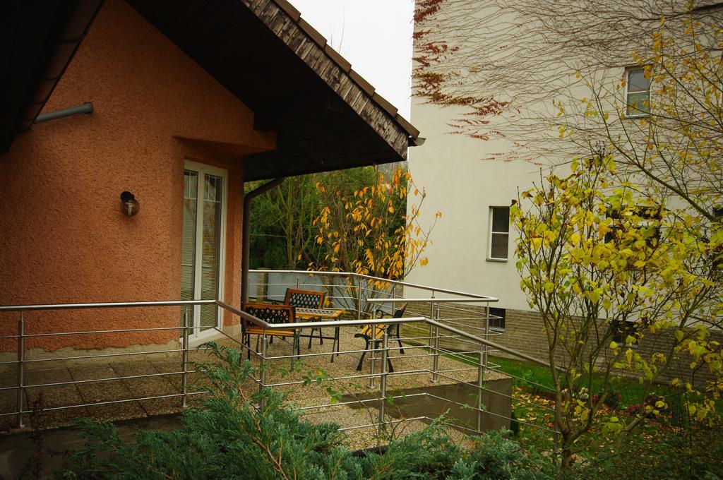 Cozy Gardens Apartments In Prague Exterior photo
