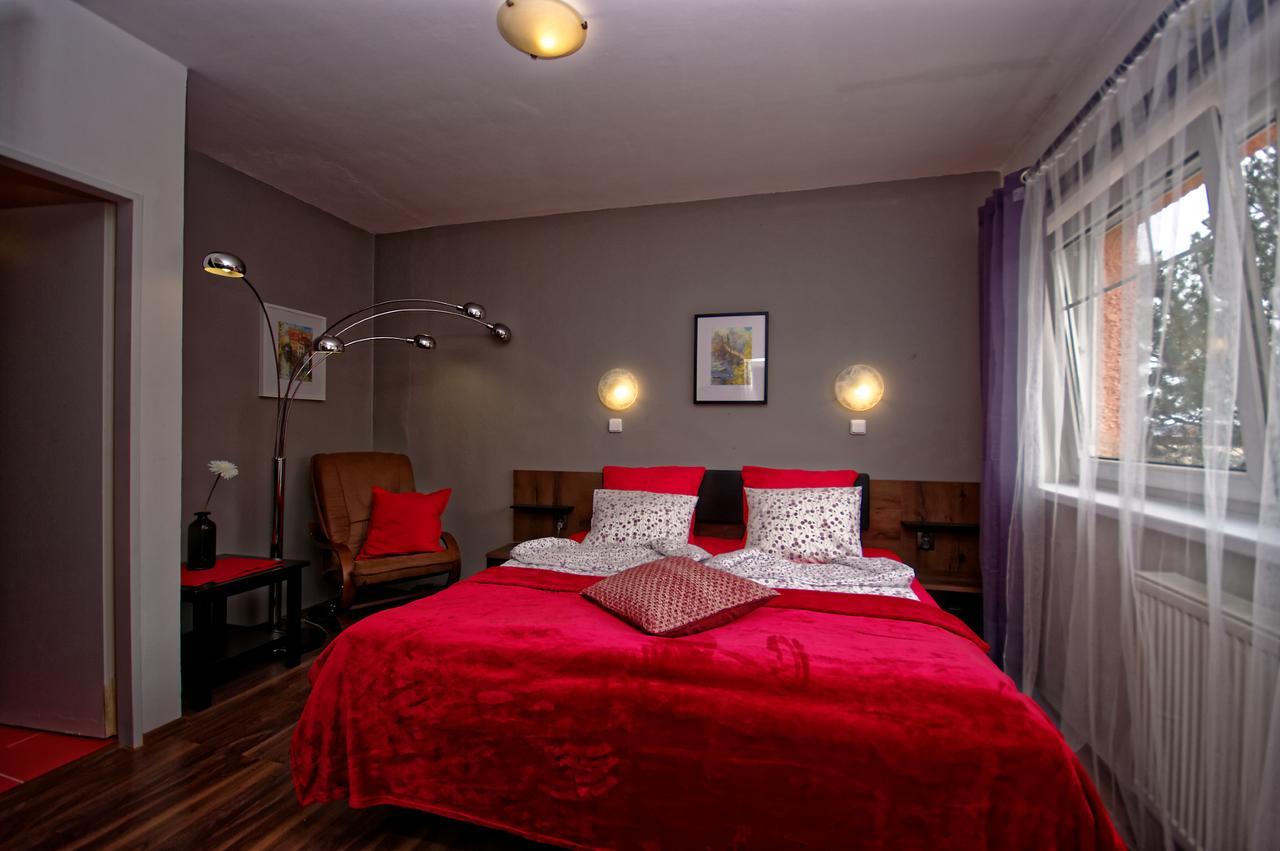 Cozy Gardens Apartments In Prague Exterior photo