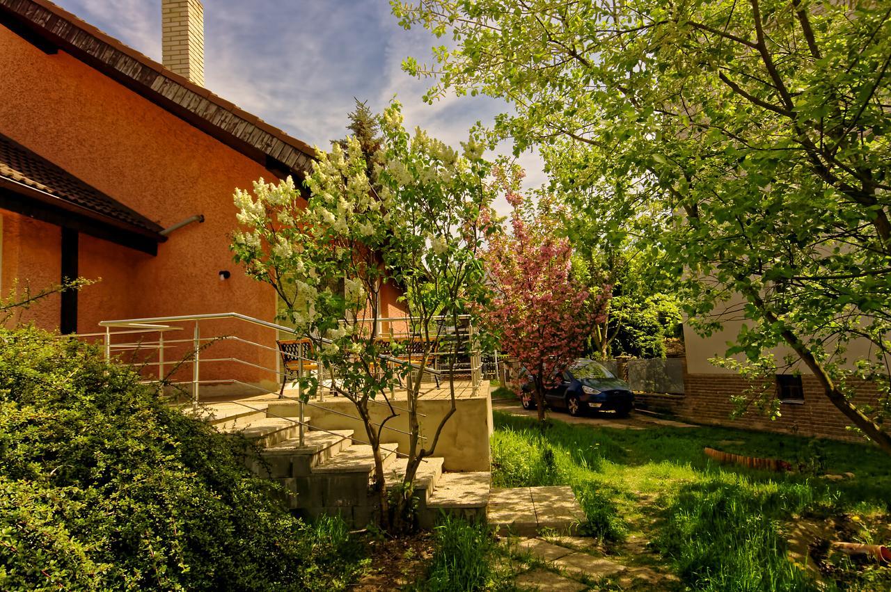 Cozy Gardens Apartments In Prague Exterior photo